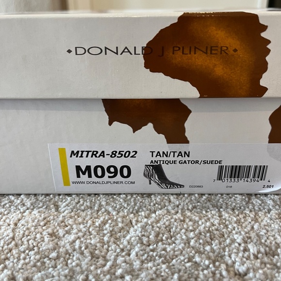 Donald J Pliner women's boots, suede/leather, size 9, gently used/original box - Picture 5 of 9